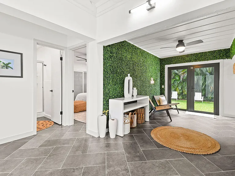 630 NE 15th Pl — Photo 6