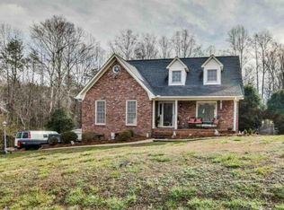 20 Cottage Ln, Taylors, SC 29687