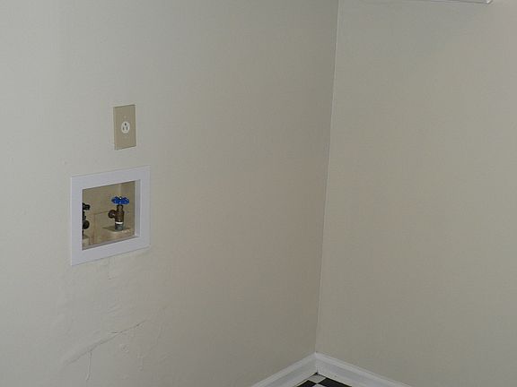 Rm 4 LaundryRm cmra_10132014