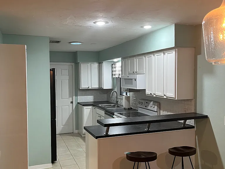 109 Suffolk Ct — Photo 7