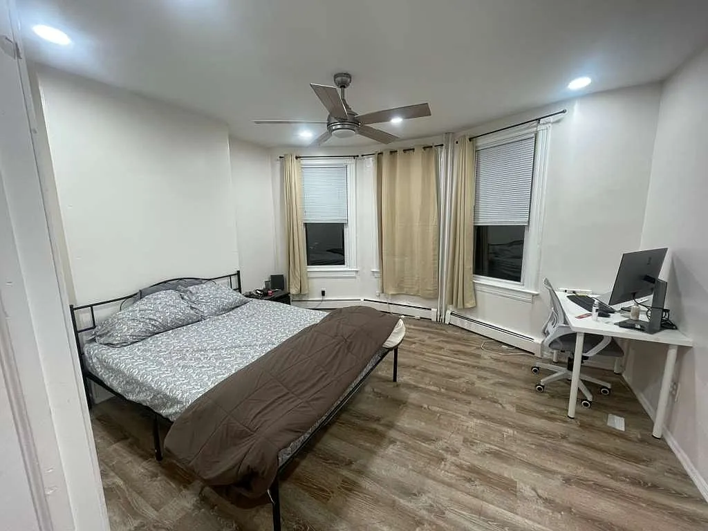 2 bed, 1050 sqft, $2,300 — Photo 2