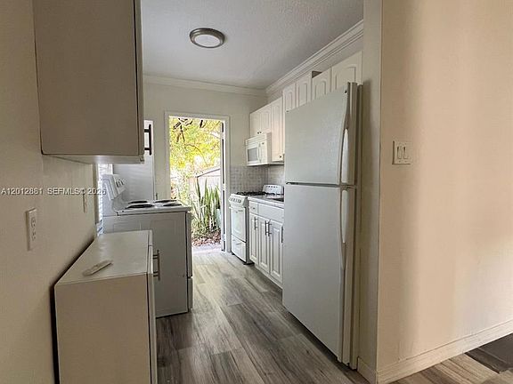 4th image of 915 N 19th Ave