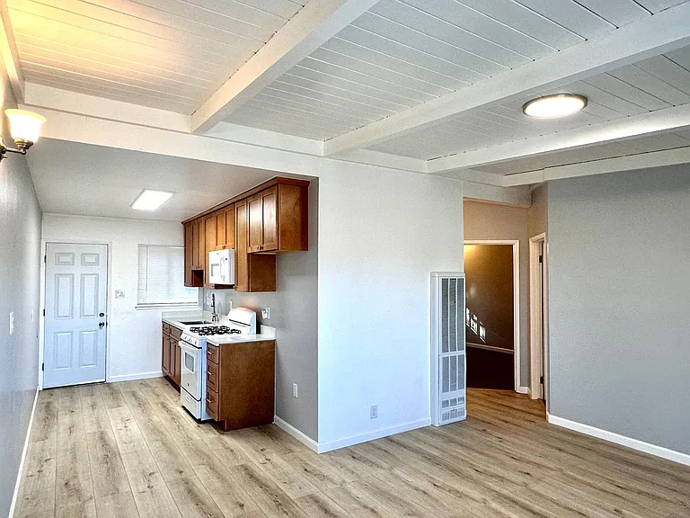9300 Bancroft Ave — Photo 2
