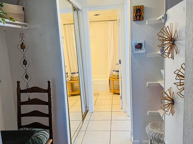 1100 Alvarado Dr SE — Photo 4