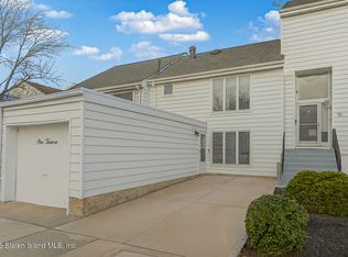 112 Hampton Grn, Staten Island, NY 10312