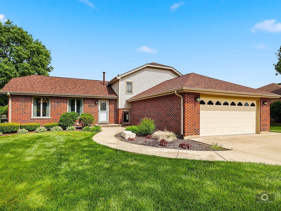 1st image of 15333 Yorkshire Ln