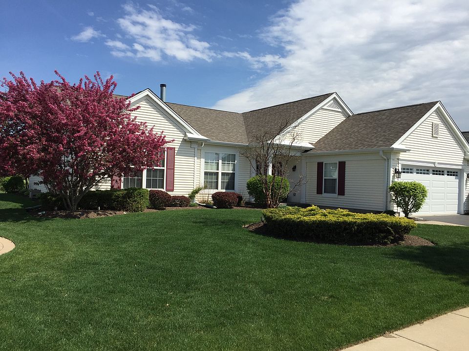 Gorgeous Front Yard of Home