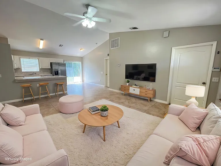 435 Magpie Ct — Photo 3
