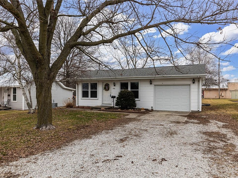 1016 N 16th St, Mattoon, IL 61938 Zillow