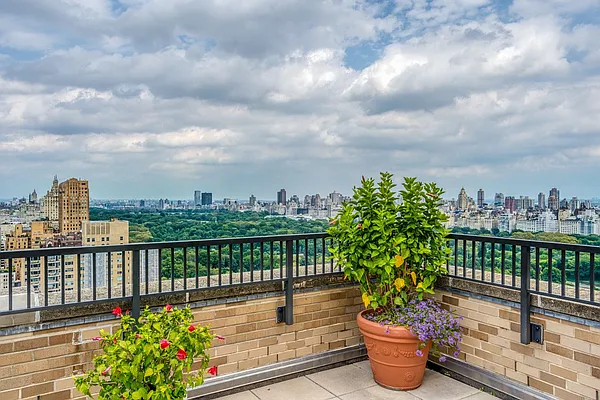 Sold by Corcoran | media 30