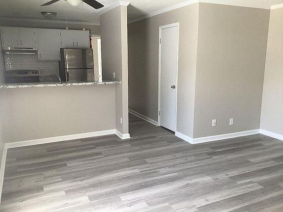 2nd image of 5870 Century Oaks Dr #5842-A