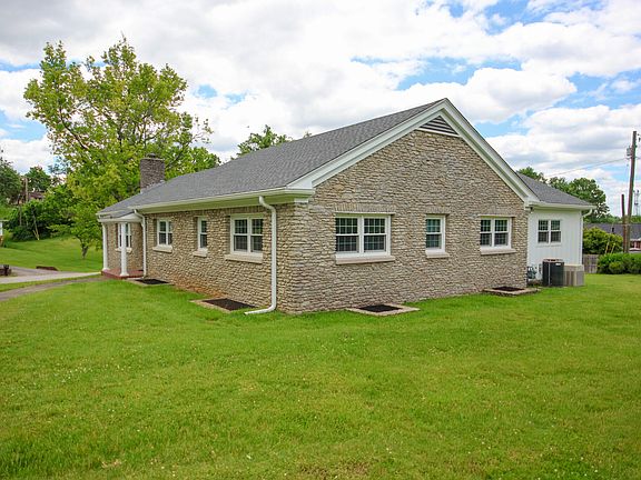 5th image of 16 Manor Dr
