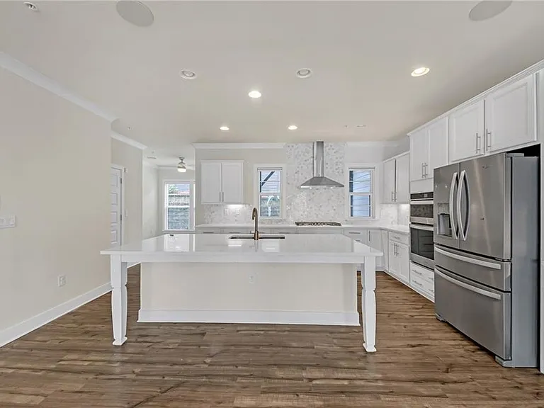 860 Stonehill Ln — Photo 9