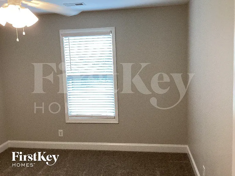 103 Lucerne Ln — Photo 7