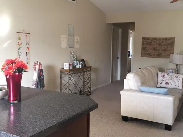 521 Brookmont Dr, Manhattan, KS 66502