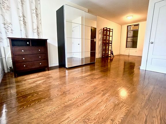4th image of 245 W 115th St #9A