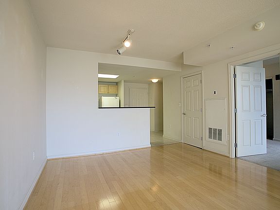 4th image of 2726 Gallows Rd APT 606