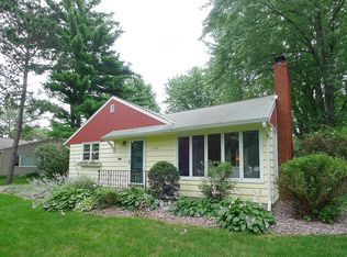 1030 Roma Ave, Roseville, MN 55113