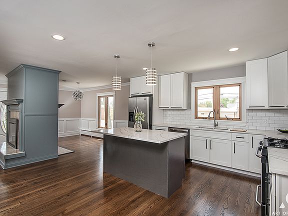 3rd image of 9428 Parkside Ave