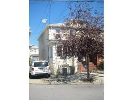 Sold by 4 U Realty Group Inc. | media 1