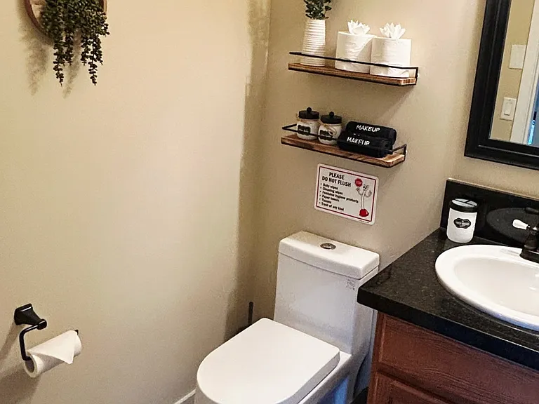 677 W Canyon Dr — Photo 7