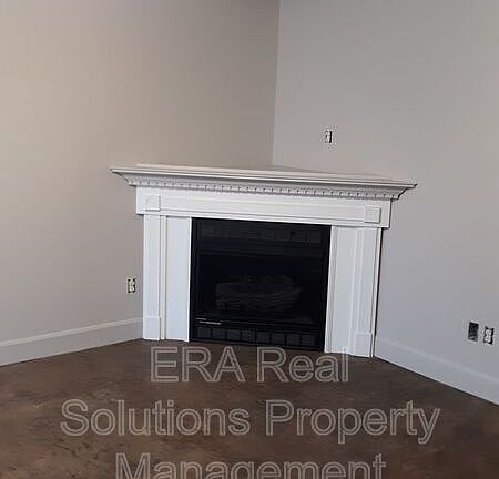 3rd image of 111-115 E Lilley Ave