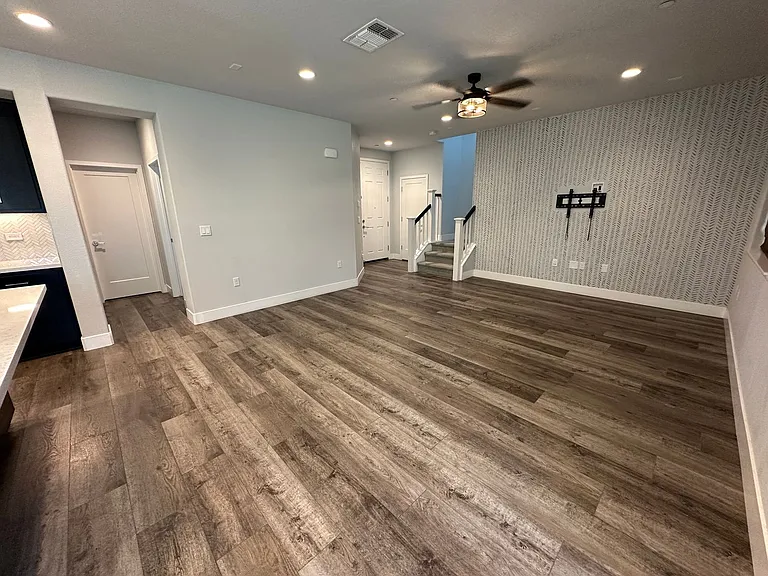 360 W Thurman Ave — Photo 4