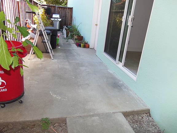 3rd image of 421 Vasquez Ave APT 1