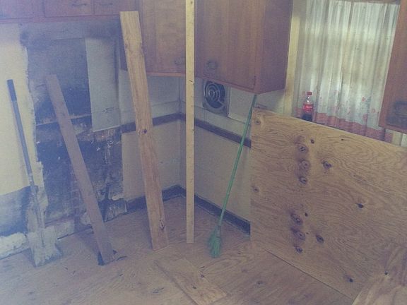 Kitchen (new floor&joyces)