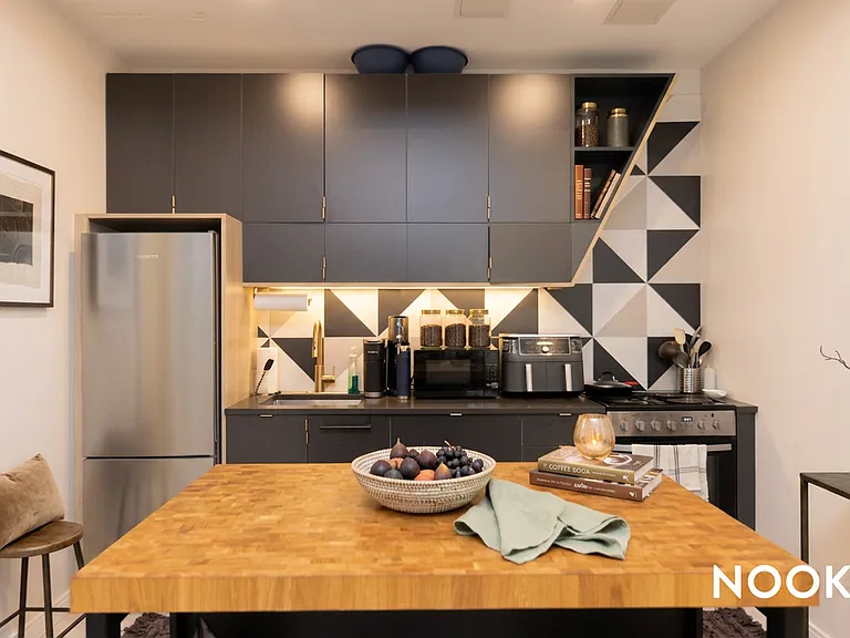 978 Kent Ave #1B — Photo 2