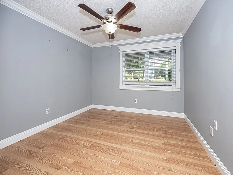 20608 Scarborough Rd — Photo 24