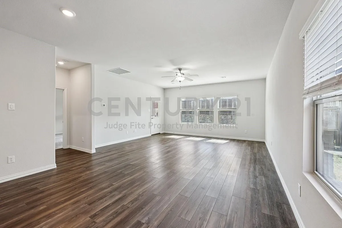 Building Photo - 1303 Cress Garden Ln
