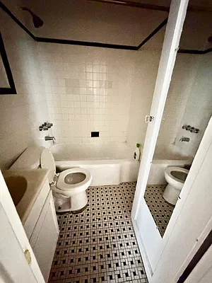 Bathroom, photo 1