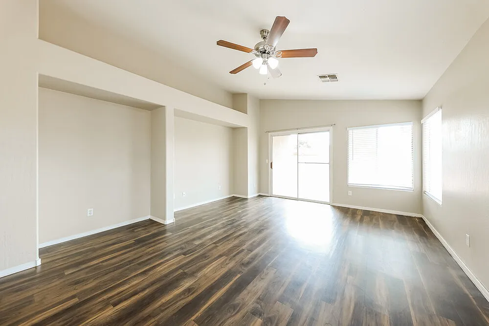 3 bed, 2.0 bath, 1352 sqft, $1,735 — Photo 4
