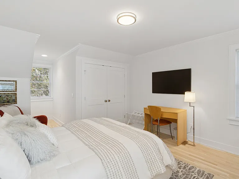 64 Three Mile Harbor Dr — Photo 21