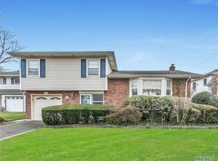 1884 N Jerusalem Rd, North Bellmore, NY 11710