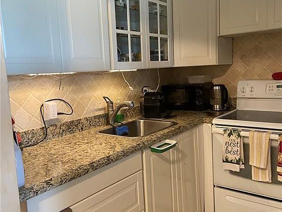 2nd image of 161 Ventnor Cres #161-J