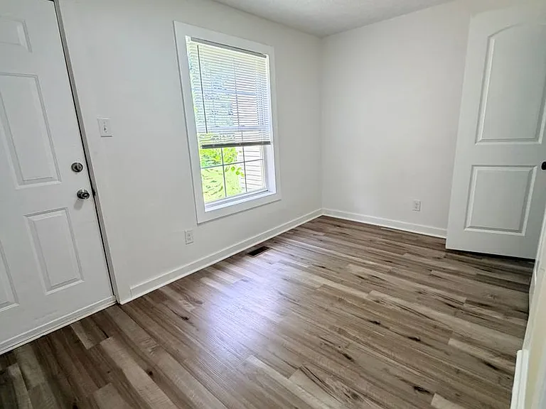 531 Smith St — Photo 7