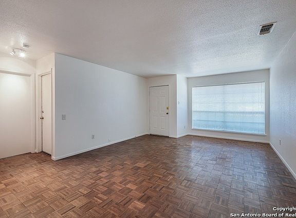 4th image of 4450 Sun Gate Dr