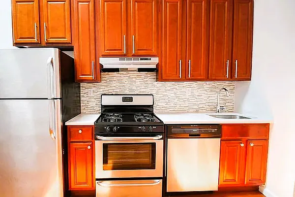 Rented by L Rose Realty (Brokerage) | media 7