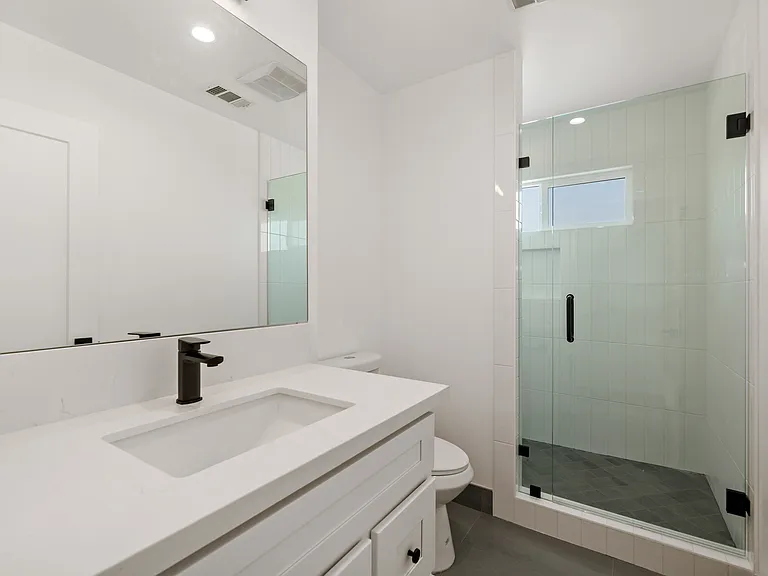 2729 Frankel St #1/2 — Photo 27