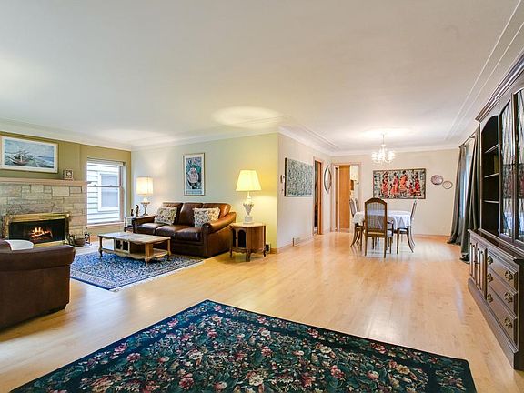 3rd image of 1089 Hoyt Ave W