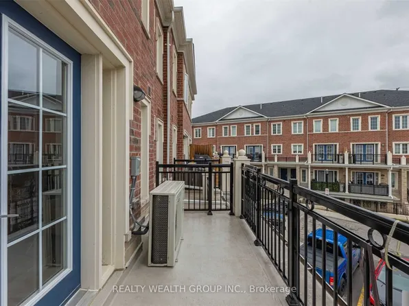 26 Bruce St #12, Vaughan, ON L4L 0H4