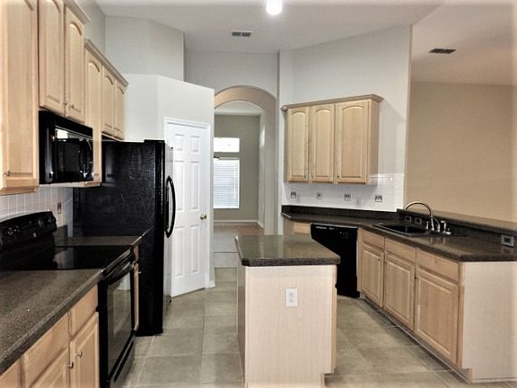 5th image of 140 Norris Pl