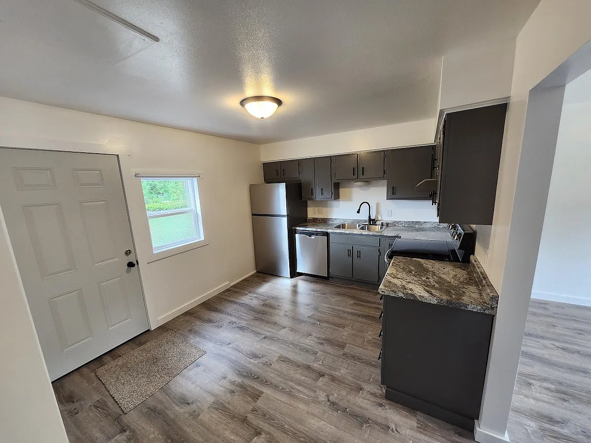 2 bed, $1,175 — Photo 2