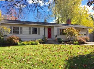 28 Farmington Rd, Amherst, MA 01002