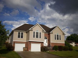 3215 Sunrise Dr, Columbus, IN