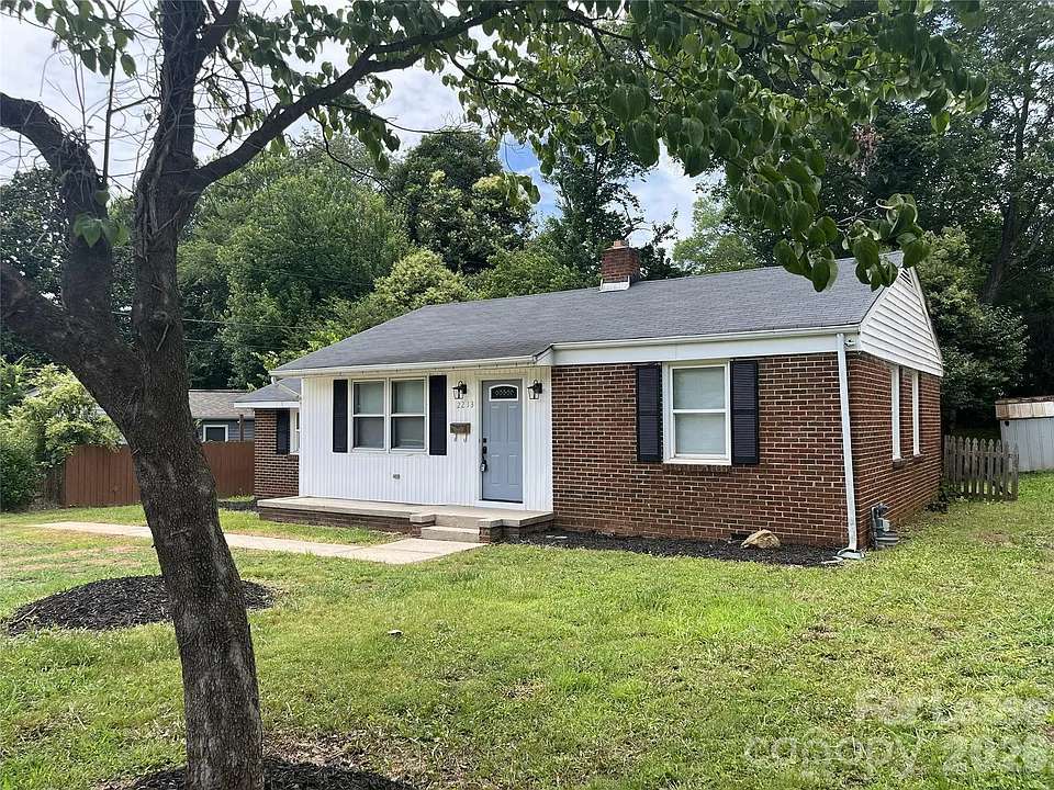 2213 Shamrock Dr