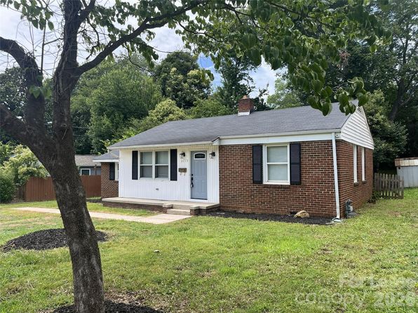 2213 Shamrock Dr