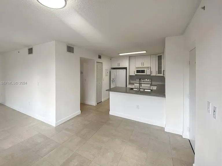 2113 Renaissance Blvd — Photo 6